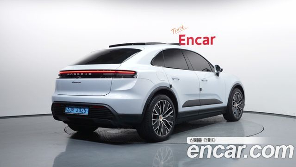 Porsche Macan Base 4 — 2025