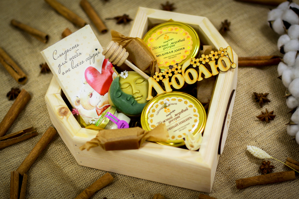 Медовый подарочный набор HoneyForYou "Love Box №2" в деревянном ящике