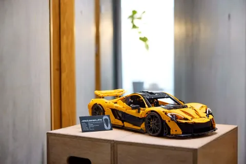 Конструктор LEGO Technic 42172 McLaren P1