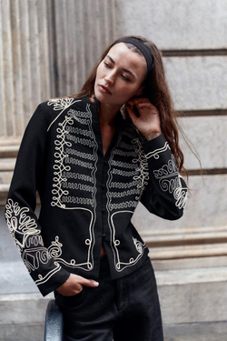 ZARA КУРТКА С ВЫШИВКОЙ И ПОДПЛЕЧНИКАМИ, БЕЛЫЙ/ЧЕРНЫЙ