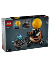 Конструктор Technic 42179 Планета Земля и Луна на орбите
