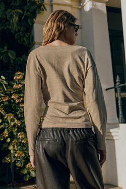 ZARA ПРИТАЛЕННАЯ ФУТБОЛКА, ПЕСОЧНЫЙ МЕЛАНЖ
