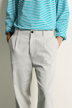 ZARA БРЮКИ ЧИНОС STRAIGHT FIT СО СКЛАДКАМИ, СЕРЫЙ