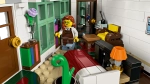 Конструктор LEGO Icons 11371 Shopping Street