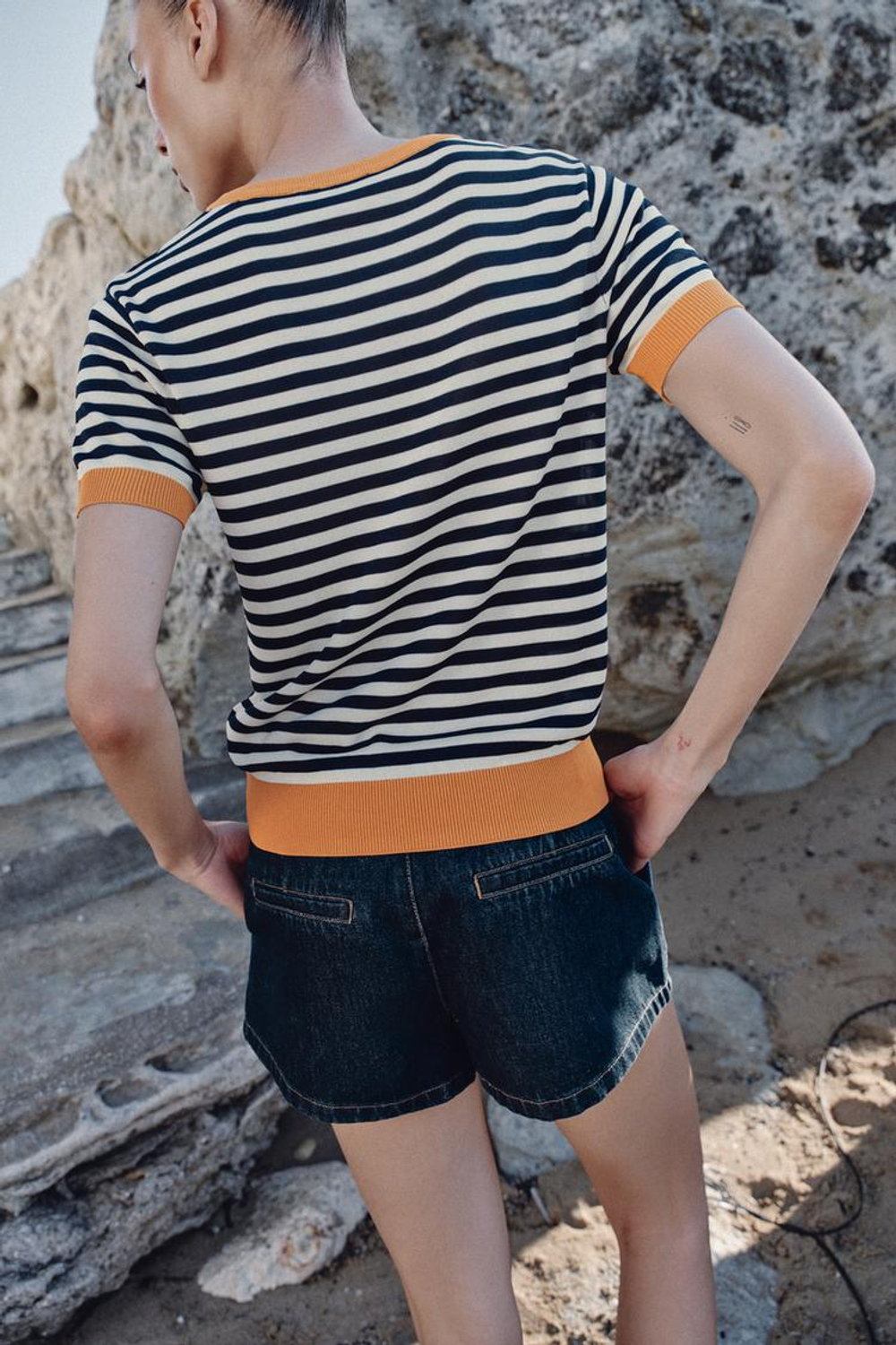 ZARA ТРИКОТАЖНЫЙ ТОП В ПОЛОСКУ, БЕЛО-ОРАНЖЕВЫЙ