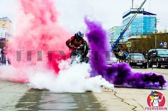 Фонтан дымовой (разные цвета)