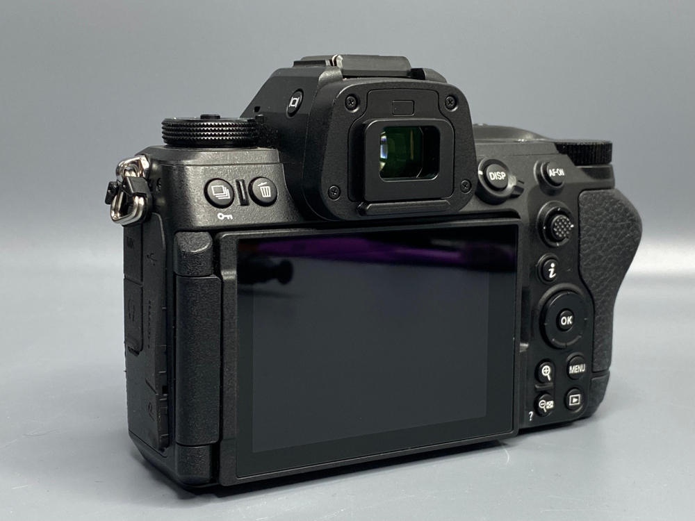 Nikon Z6 III — 35793 кадров