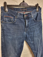 Мужские джинсы Tommy Hilfiger, темно-синие, с потертостями, размер 46 