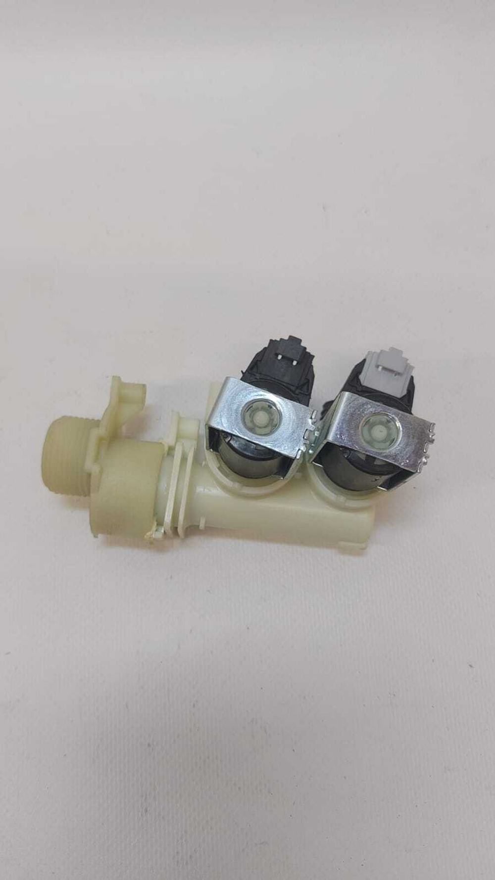 1 Клапан подачи воды для стиральной машины Ariston Indesit  C00111096 б/у