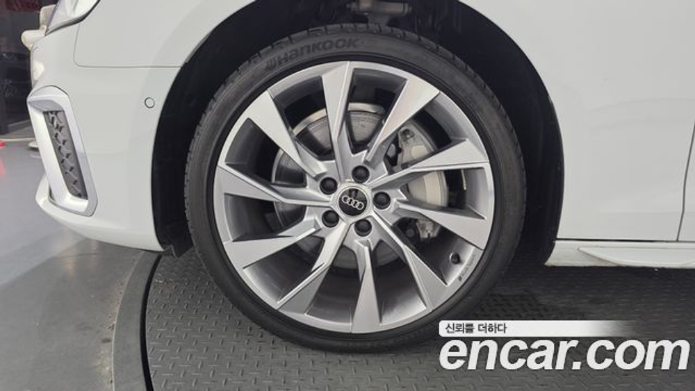 Audi A4 45 TFSI Quattro Premium — 2023