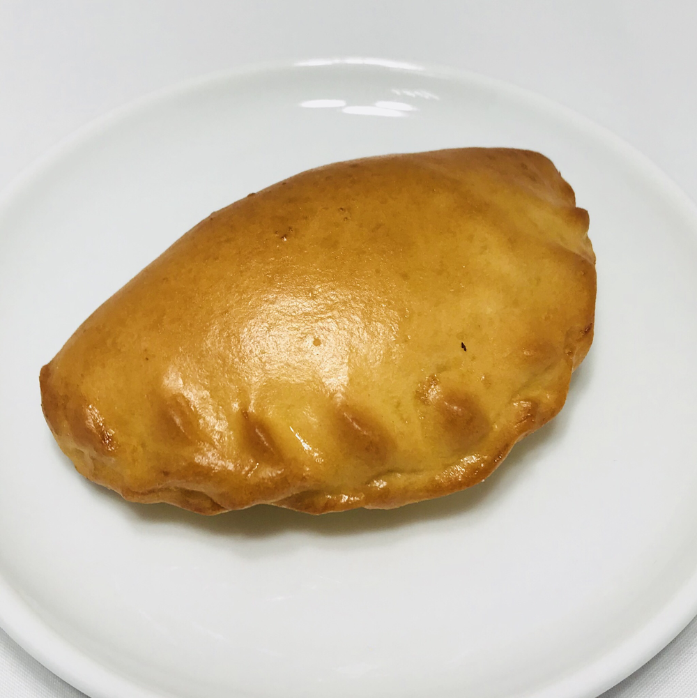 Пирожок с зеленым луком и яйцом