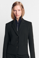 УКОРОЧЕННЫЙ БЛЕЙЗЕР С ЗАЩИПАМИ — ZARA