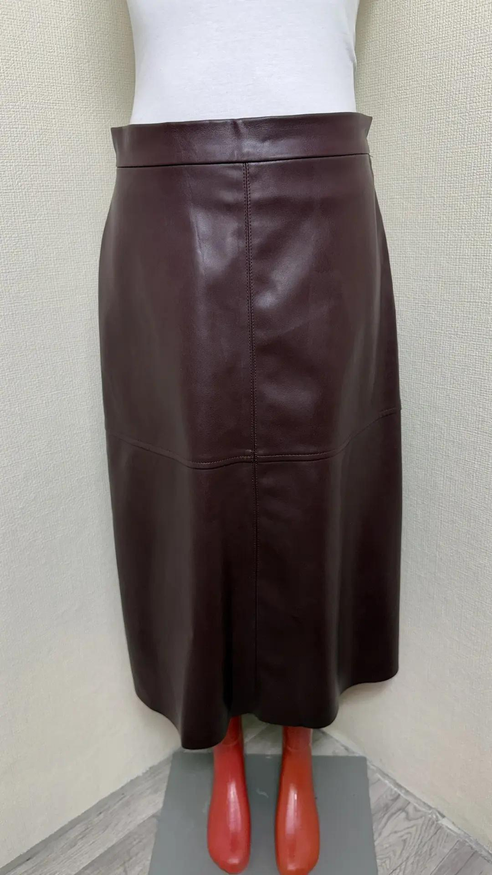 Юбка женская H&M, бордовая, из экокожи, размер 44