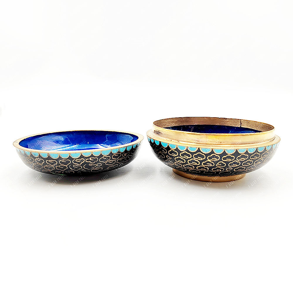Старинная шкатулка с хризантемой в технике Cloisonne (Клуазоне). Китай. Первая половина XX в.