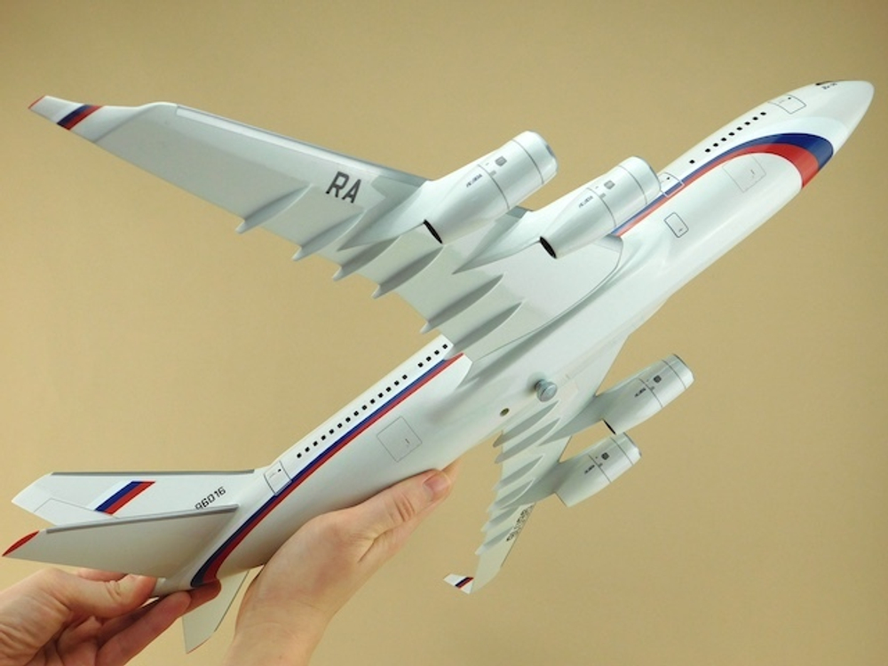 Модель самолета Ил-96-300ПУ (М1:100, СЛО Россия, RA-96016)