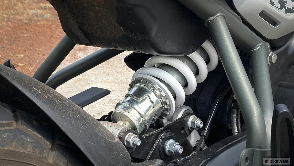 Royal Enfield Himalayan 450 Kamet White (Premium) (бескамерные шины)