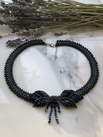 Колье "Бантик" ручной работы из бисера и кристаллов Swarovski