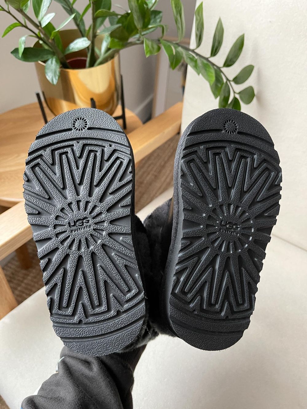 Новые сапоги Ugg, 27
