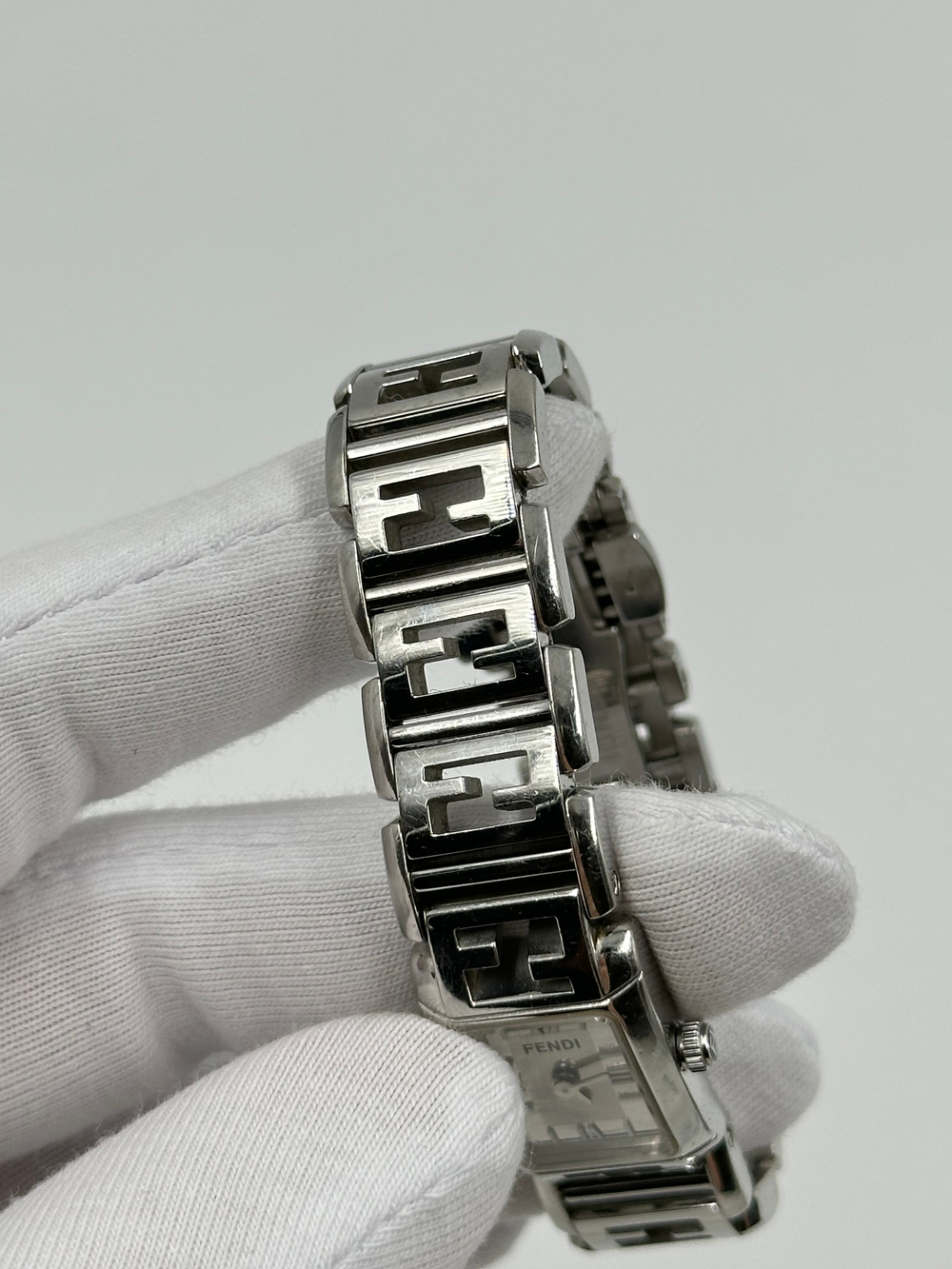 Часы Fendi