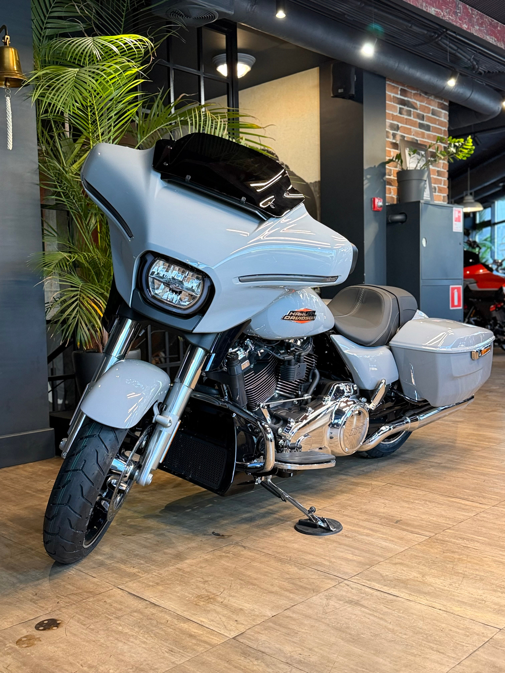 STREET GLIDE SPECIAL, 2024 BILLIARD GRAY/chrome
