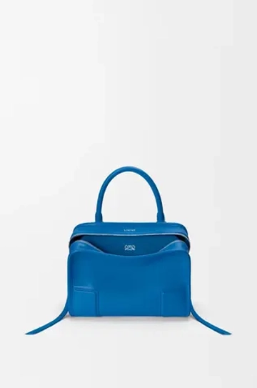 Loewe Маленькая сумка Amazona 180 из мягкой телячьей кожи, ярко-синий