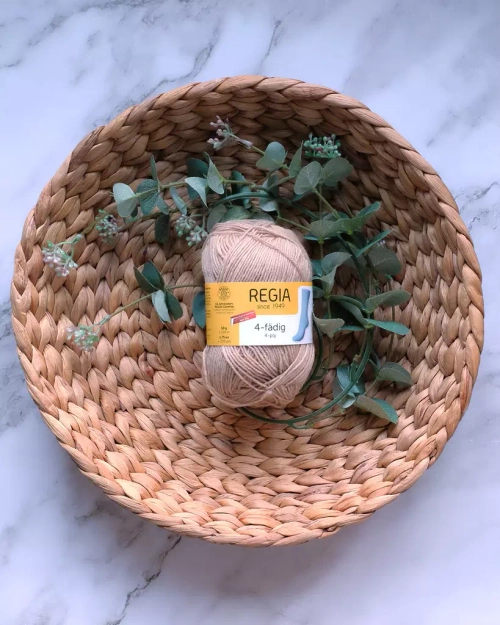 - 35% Schachenmayr Regia 4-ply, 50г