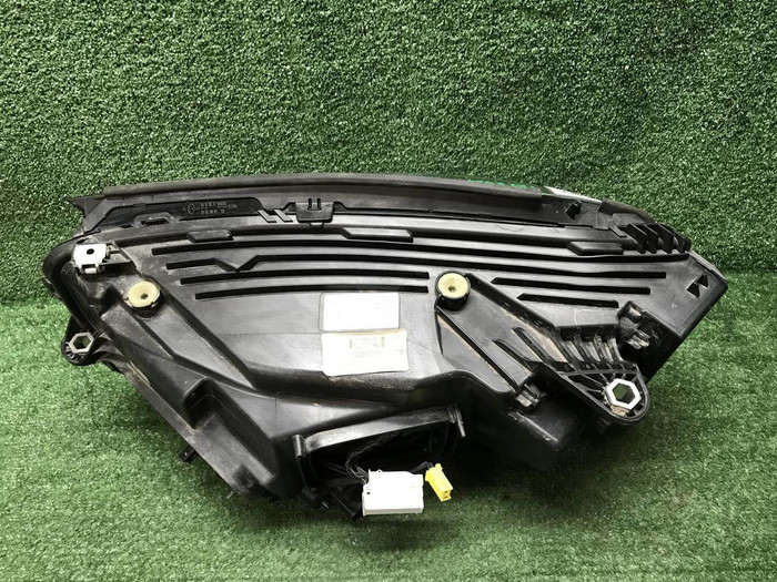 Фара правая Mercedes GLC X253 19-22 Multibeam LED
