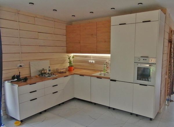 Отчет о проделанной работе, связанной с дизайном и запуском проекта модульной кухни 'Фиджи' от фабрики LEKO. Изучите каждый этап, начиная с разработки и заканчивая установкой.