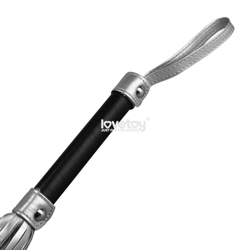 Серебристая плетка Struggle My Flogger с черной ручкой - 45 см. (Цвет: серебристый с черным)
