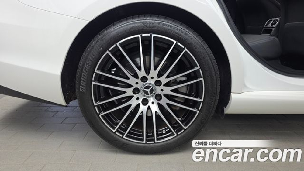 Mercedes-Benz C-Class C300 4MATIC Avantgarde — 2024