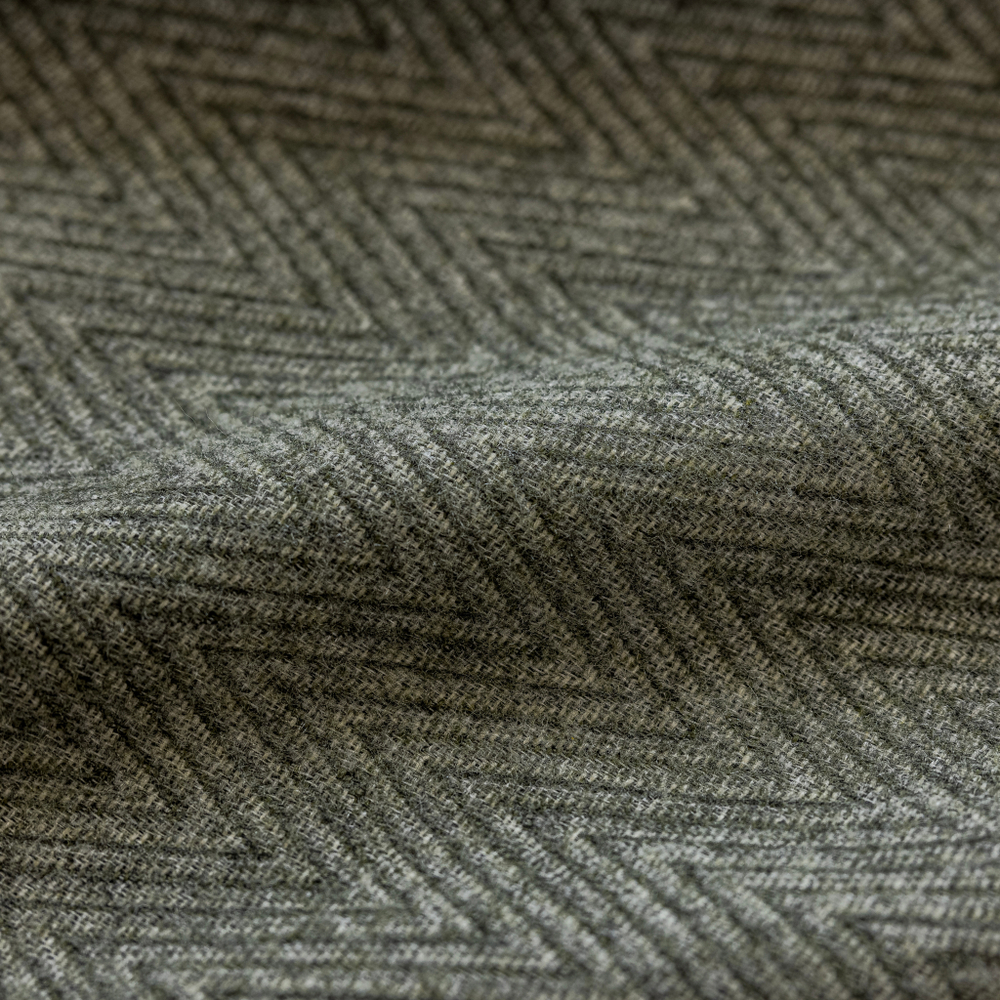 Шерстяная портьерная ткань «Sage Herringbone» — натуральная шерсть с крупным елочным переплетением для штор от пола до потолка
