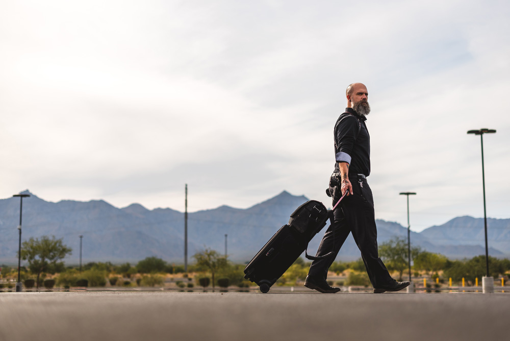 Чемодан на колесах Tenba Roadie Air Case Roller 21
