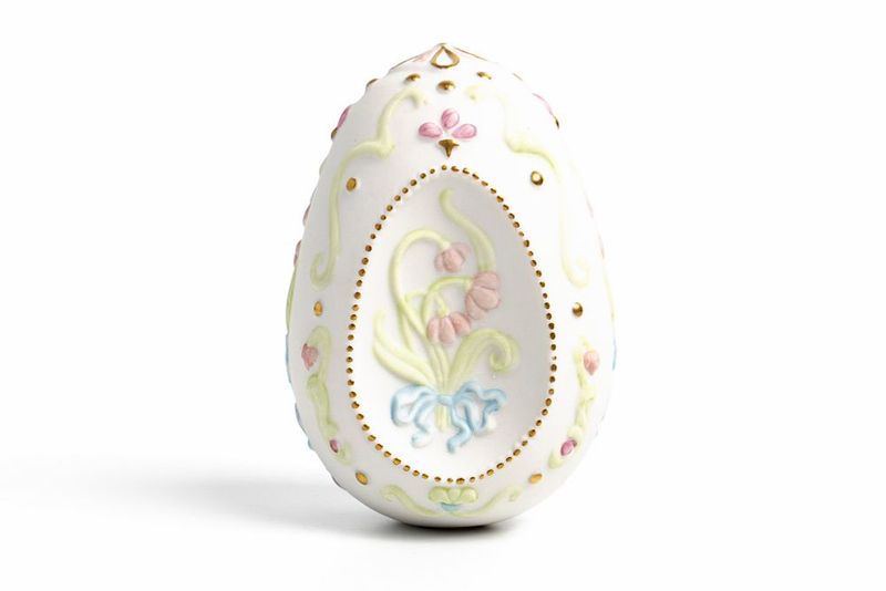 Коллекционное барельефное яйцо «В стиле фарфора Цибиса» (Cybis Style Bas-Relief Egg)