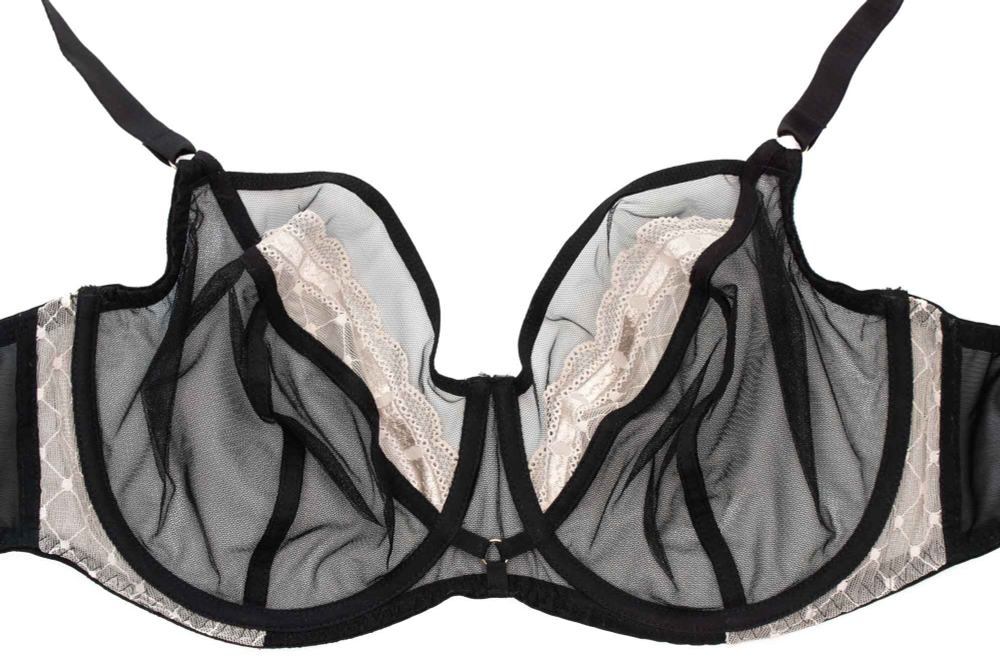 Бюстгальтер с чашками plus size с сеткой и контрастным кружевом (Размер: 85J) (Цвет: черный)
