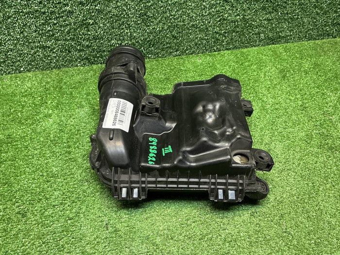 Корпус воздушного фильтра Mercedes C w205 (14-23)