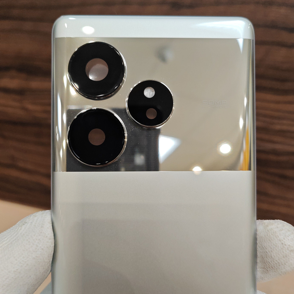 Задняя крышка для Realme GT 6 Original (заднее стекло) цвет: Серебристый / Зеркальный серебряный