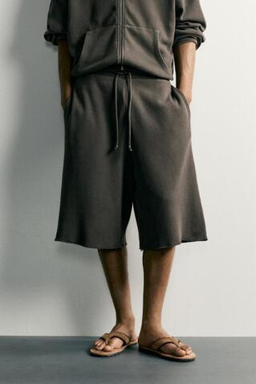 ZARA ШОРТЫ ИЗ ХЛОПКА С ВАФЕЛЬНОЙ ФАКТУРОЙ И ЭФФЕКТОМ ПОТЕРТОСТИ, СЕРЫЙ