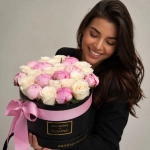 Пионы с розами в подарочной коробке "Maison des Fleurs"