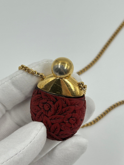 Кулон-флакон Estée Lauder