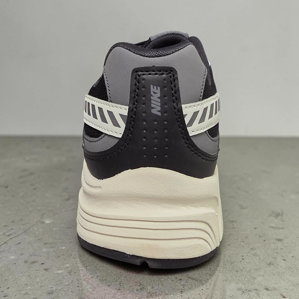 Nike Initiator • Black Gray