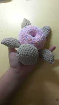 Вязаная игрушка ручной работы "Черепашка-пончик"