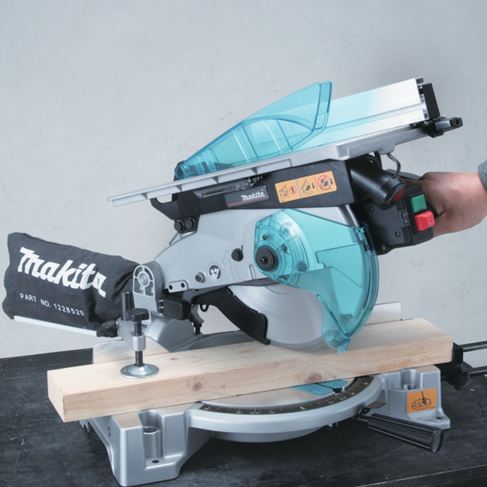 Комбинированная торцовочная пила Makita 1,65 кВт, диск 260/30 мм, глубина пропила 90° 93 мм, 2 в 1 торцовка и распиловочный станок LH1040