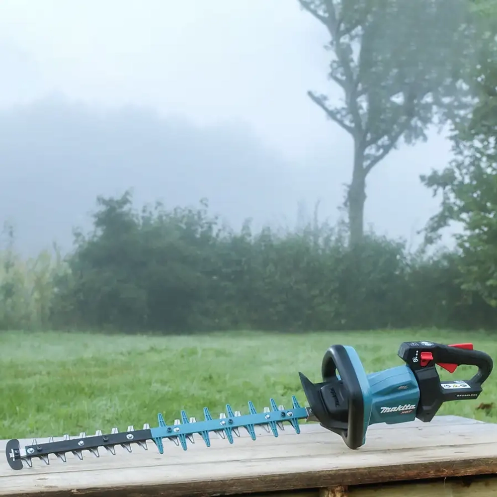 Аккумуляторный кусторез XGT Makita UH004GZ