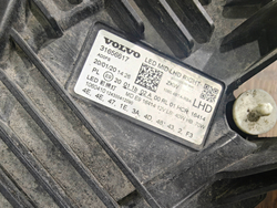 Фара правая LED Volvo XC60 2 17-нв Б/У Оригинал 31656555
