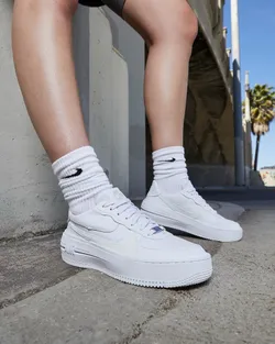 Кроссовки женские NIKE W AIR FORCE 1 PLT.AF.ORM
