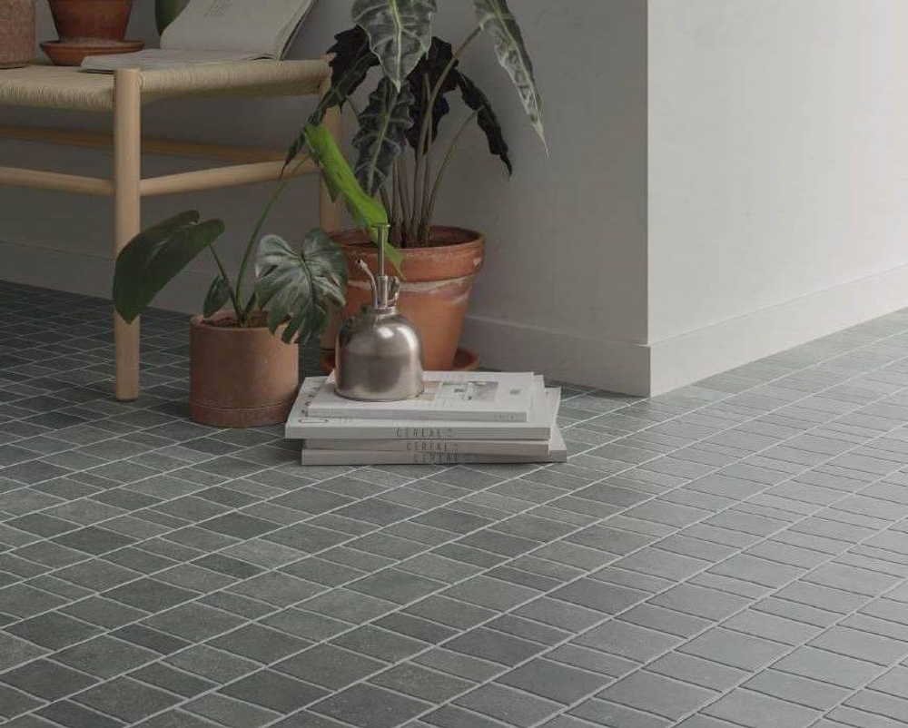 Wow Trencadis Guell Chalk 7x28