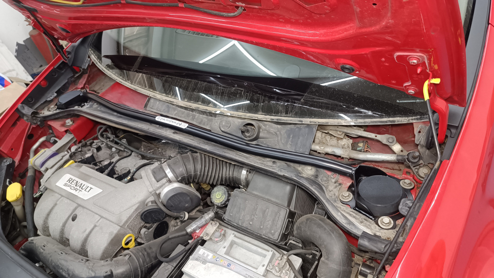 Распорка передних стоек (цельная) Renault Clio 3 ДОрестайлинг (ПОД ЗАКАЗ)