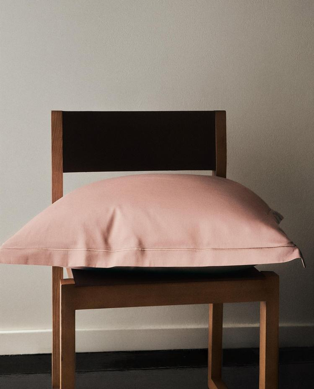 ZARA HOME САТИНОВАЯ НАВОЛОЧКА, РОЗОВЫЙ