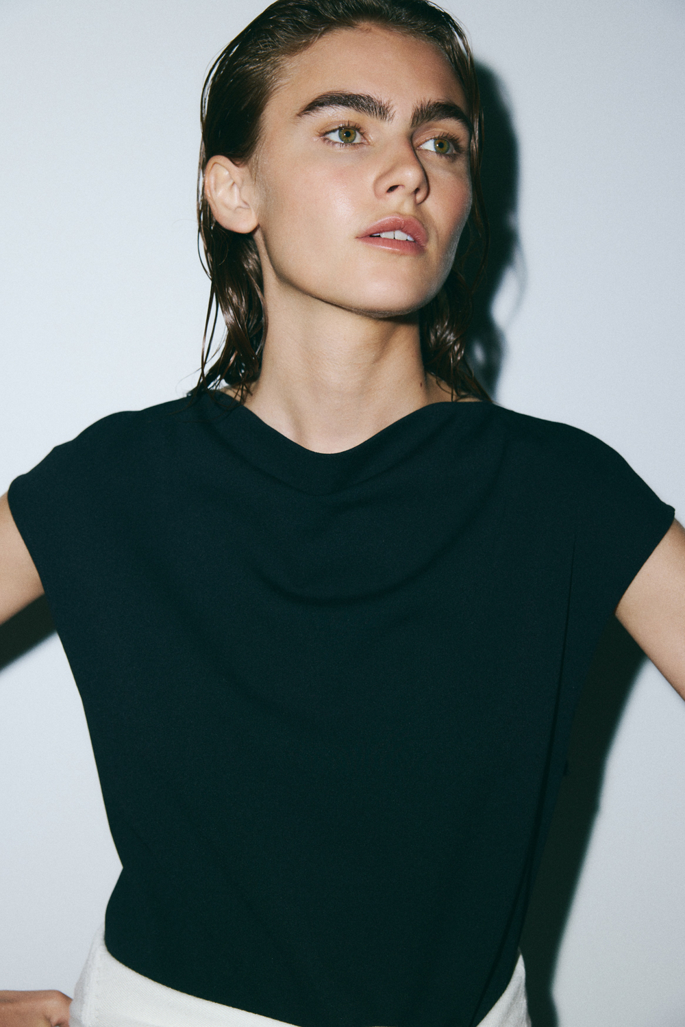 Топ из джерси с вырезом-качели — короткие рукава - H&M