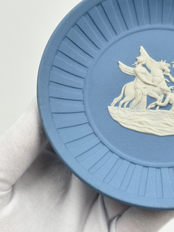 Тарелка декоративная Wedgwood голубая